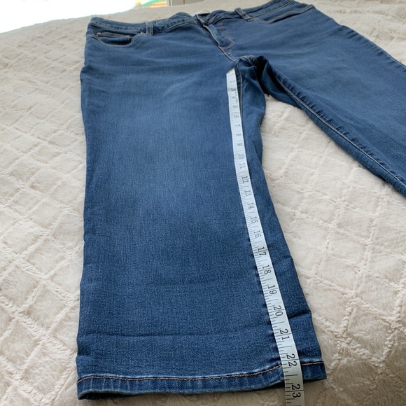 ✨Capris✨ - Picture 2 of 6